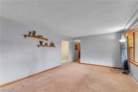 146 East Street Wellington OH 44090
