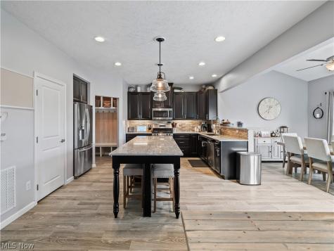 3145 Wheaton Dr Drive Avon OH 44011