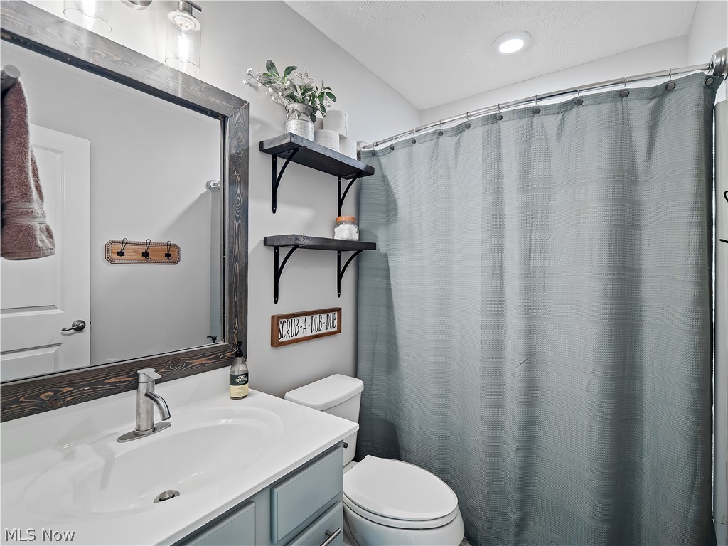 3145 Wheaton Dr Drive Avon OH 44011