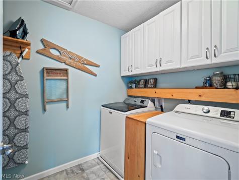 3145 Wheaton Dr Drive Avon OH 44011