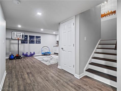 3145 Wheaton Dr Drive Avon OH 44011