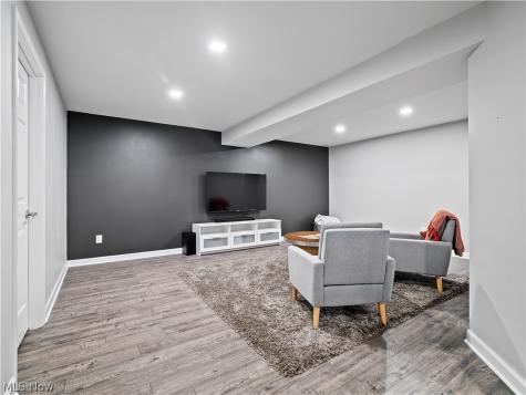 3145 Wheaton Dr Drive Avon OH 44011