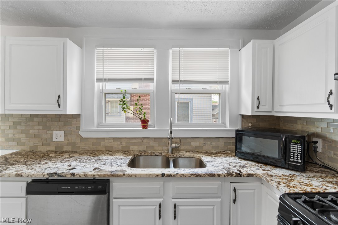 1359 Delia Avenue Akron OH 44320