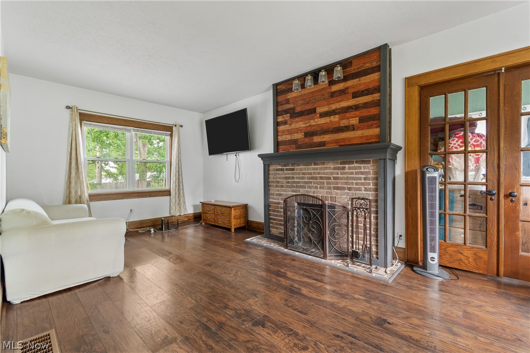 1359 Delia Avenue Akron OH 44320