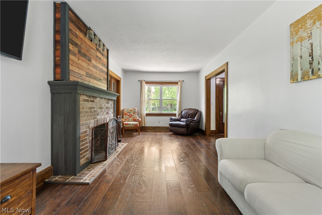 1359 Delia Avenue Akron OH 44320