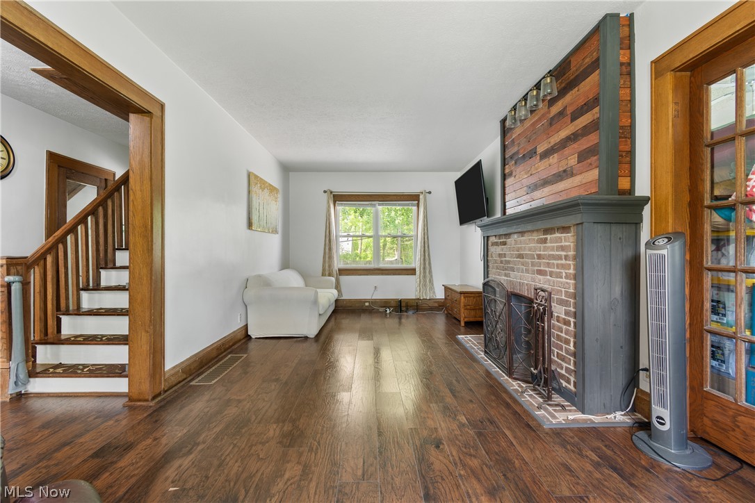 1359 Delia Avenue Akron OH 44320