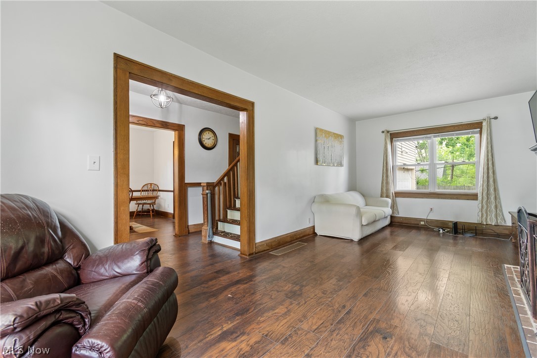 1359 Delia Avenue Akron OH 44320