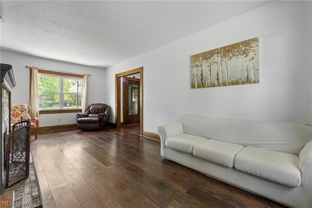 1359 Delia Avenue Akron OH 44320