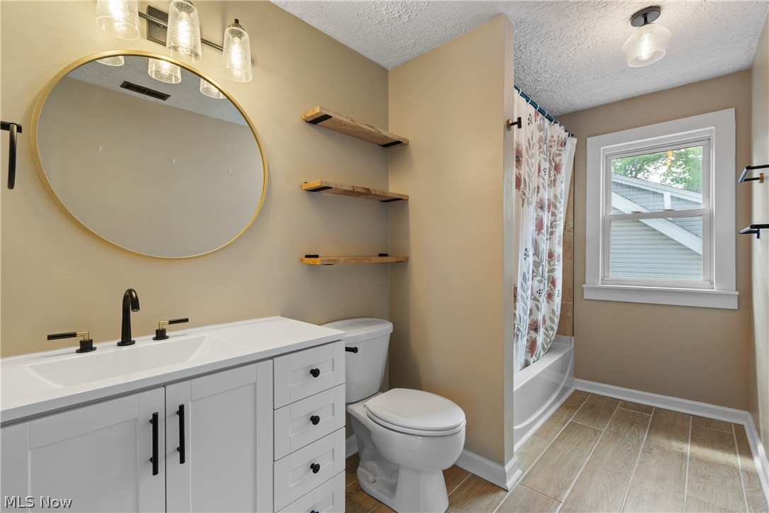 1359 Delia Avenue Akron OH 44320
