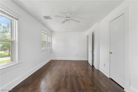 1359 Delia Avenue Akron OH 44320