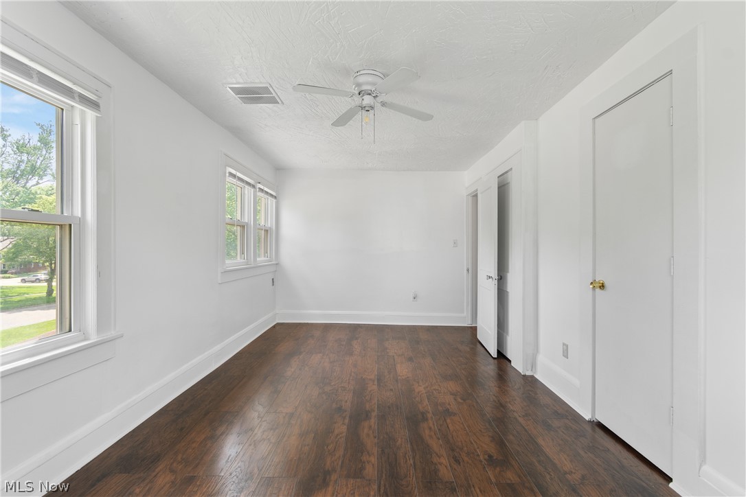 1359 Delia Avenue Akron OH 44320
