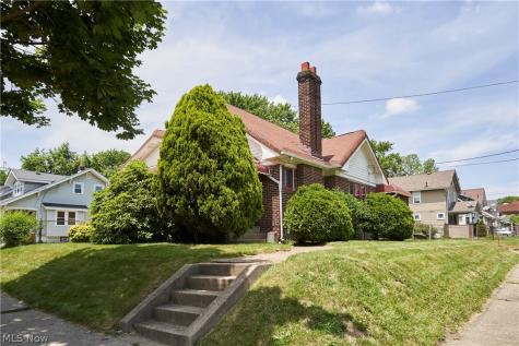 939 Lovers Lane Akron OH 44306