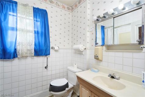 939 Lovers Lane Akron OH 44306