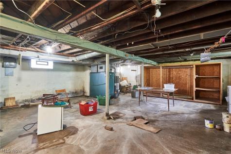 939 Lovers Lane Akron OH 44306