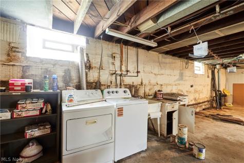939 Lovers Lane Akron OH 44306