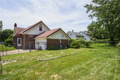 939 Lovers Lane Akron OH 44306