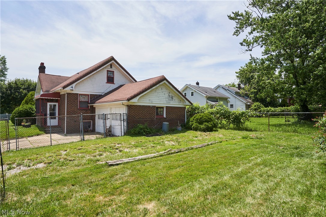 939 Lovers Lane Akron OH 44306