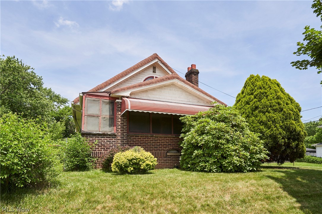 939 Lovers Lane Akron OH 44306