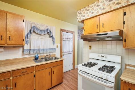 939 Lovers Lane Akron OH 44306