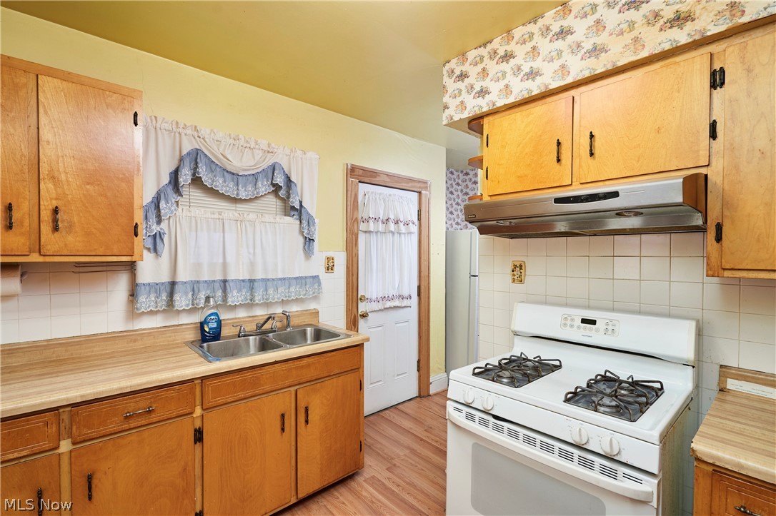 939 Lovers Lane Akron OH 44306