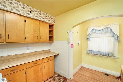 939 Lovers Lane Akron OH 44306