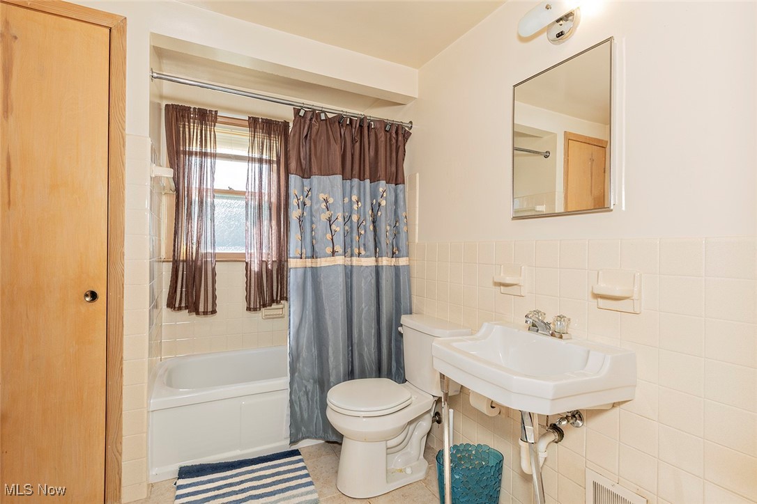 24120 Glenbrook Boulevard Euclid OH 44117