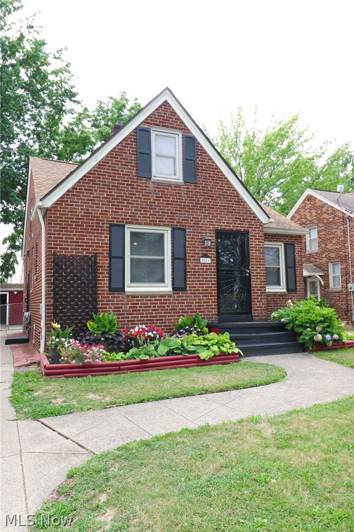 4509 Biddulph Avenue Cleveland OH 44144