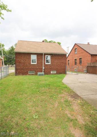 4509 Biddulph Avenue Cleveland OH 44144