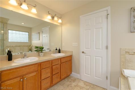 1044 Glendalough Drive Grafton OH 44044