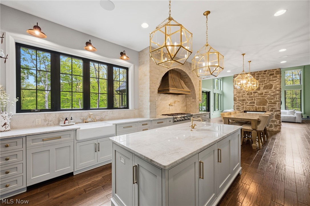 2051 Ridge Road Hinckley OH 44233