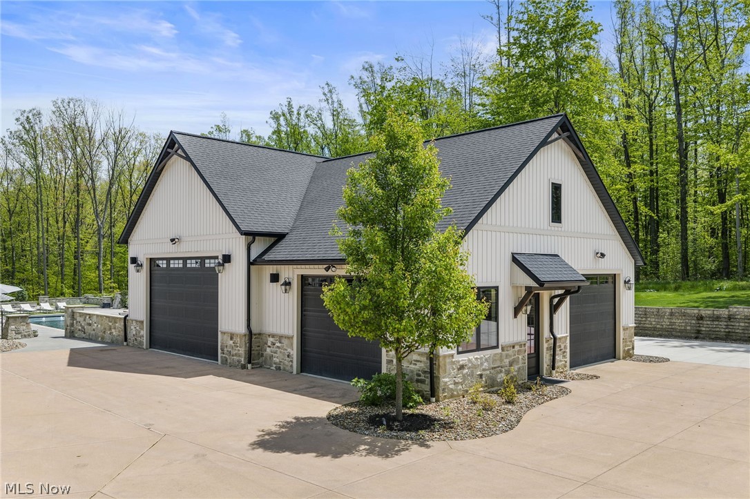 2051 Ridge Road Hinckley OH 44233