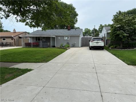 6447 Sandfield Drive Brook Park OH 44142