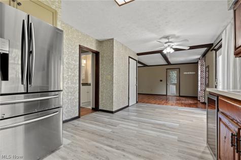 1056 Mohawk Trail SW Hartville OH 44632