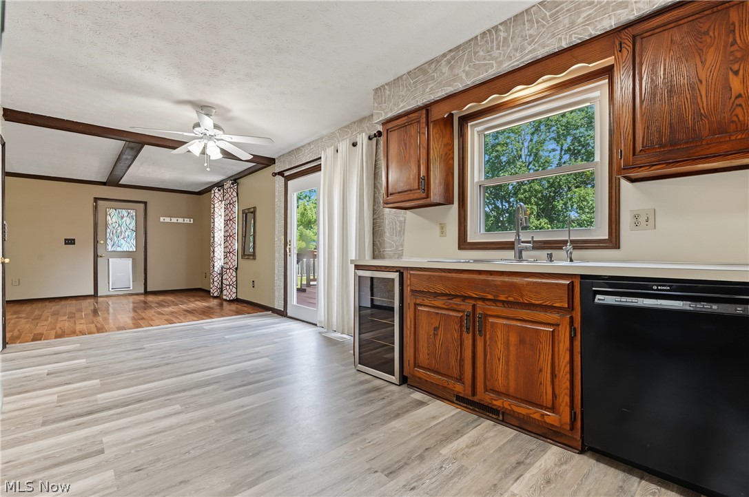 1056 Mohawk Trail SW Hartville OH 44632
