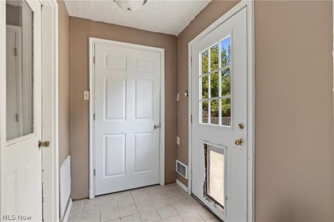 1056 Mohawk Trail SW Hartville OH 44632