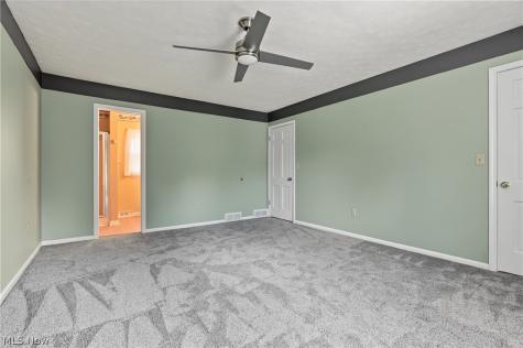 1056 Mohawk Trail SW Hartville OH 44632