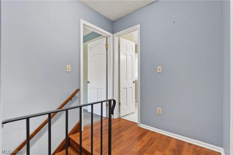 1056 Mohawk Trail SW Hartville OH 44632