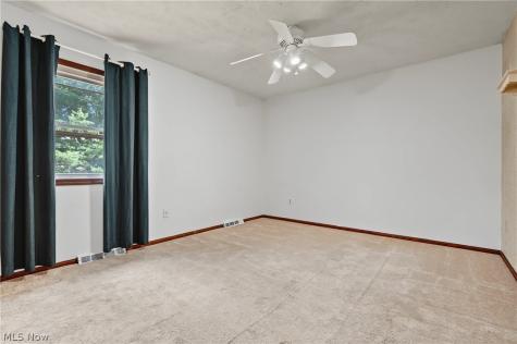 1056 Mohawk Trail SW Hartville OH 44632