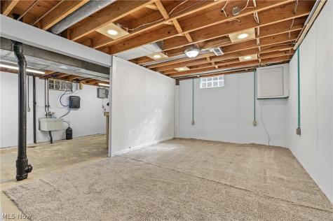 1056 Mohawk Trail SW Hartville OH 44632