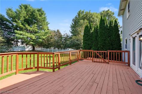 1056 Mohawk Trail SW Hartville OH 44632