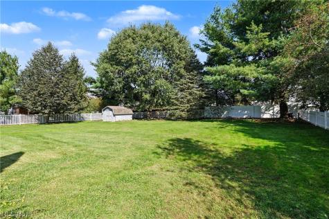 1056 Mohawk Trail SW Hartville OH 44632