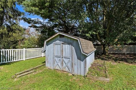 1056 Mohawk Trail SW Hartville OH 44632