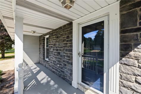 1056 Mohawk Trail SW Hartville OH 44632