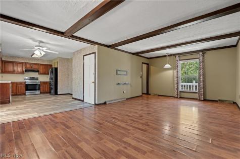 1056 Mohawk Trail SW Hartville OH 44632