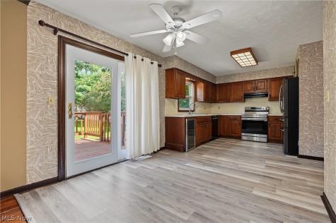 1056 Mohawk Trail SW Hartville OH 44632