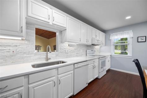 33161 Lake Road Avon Lake OH 44012