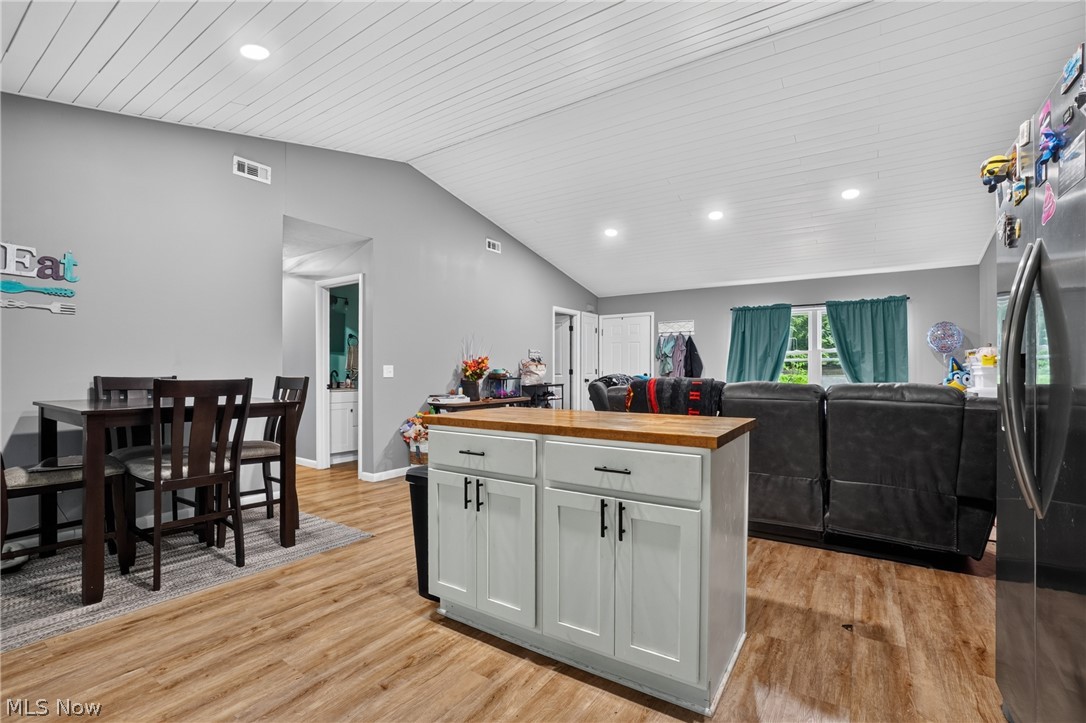 628 Park Oval Madison OH 44057