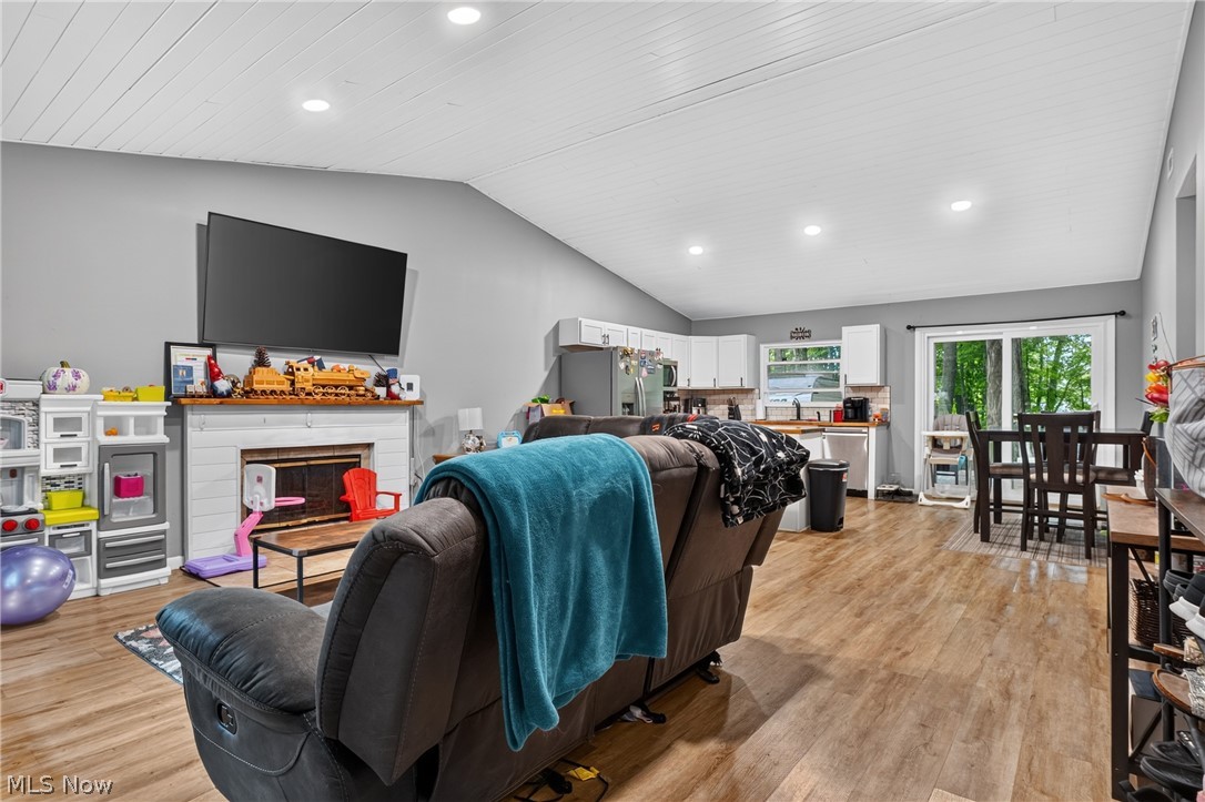 628 Park Oval Madison OH 44057