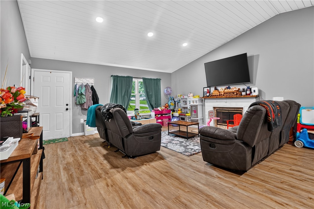 628 Park Oval Madison OH 44057