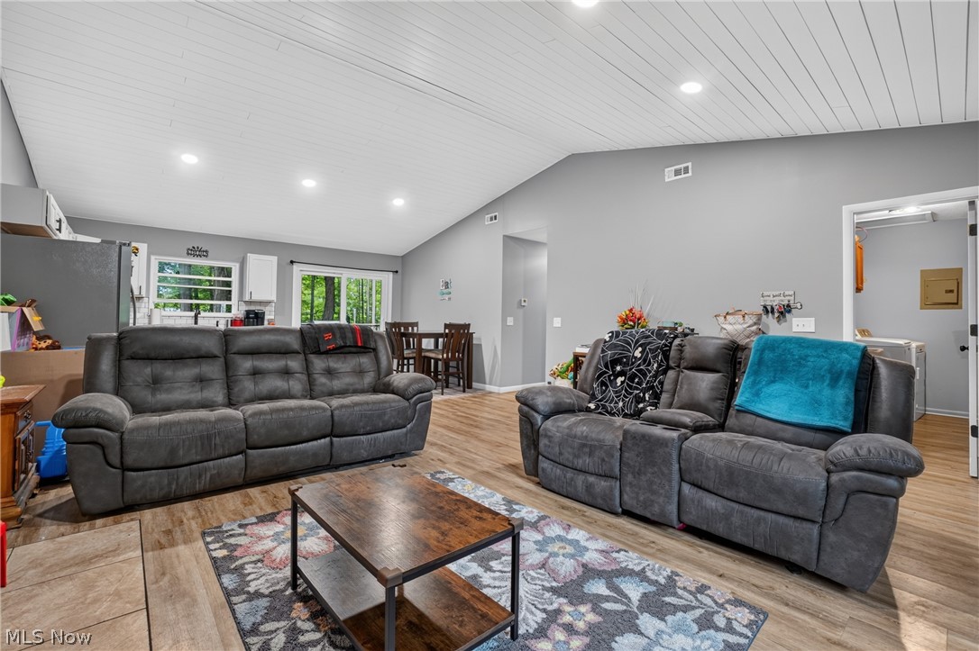 628 Park Oval Madison OH 44057